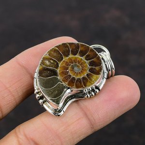 Pendentif en ammonite naturelle Collier élégant en argent sterling 925 fait à la main avec pierres précieuses - Product Image 1