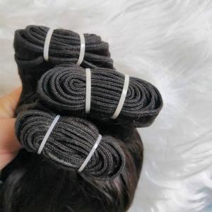 100% cheveux de temple indien de haute qualité bruts non traités avec des cuticules alignées vague naturelle longue durée et style de boucles italiennes - Product Image 1