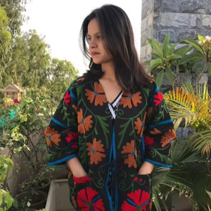 Veste pour femme au design frais, manteau unisexe, veste courte Suzani faite à la main, vêtements d'extérieur en textile Suzani de qualité supérieure, robe décontractée d'hiver - Product Image 4