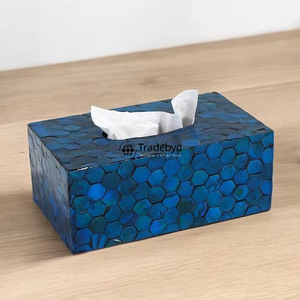 Caja de Pañuelos Decorativa Premium con Diseño Floral Grabado, Hecha a Mano, Disponible en Diferentes Formas para un Interior Elegante - Product Image 1