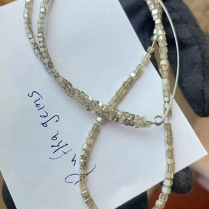 สีผสมยอดเยี่ยมตัด2.50มม. + 4มม. ใกล้ลูกปัดเพชรโมอิสซาไนต์สีฟ้าอ่อนและเครื่องประดับเพชรอื่นๆ - Product Image 2