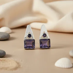 Boucles d'oreilles clous géométriques en argent 925 avec améthyste sertie clos, design minimaliste pour femme, usage quotidien - Product Image 2