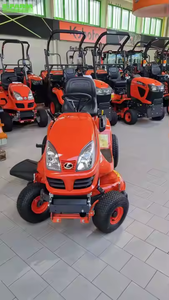 Tondeuse autoportée Kubota G261HD en excellent état Le tracteur Kubota est livré avec un ramasseur d'herbe pour le jardin - Product Image 3