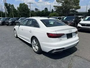 Audi A4 2022 en parfait état - Product Image 2