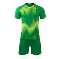 2025 nuevo uniforme de fútbol hecho de tela de poliéster de alta calidad diseñado para jóvenes adultos y equipos profesionales