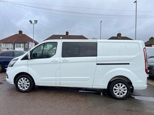 รถตู้ฟอร์ดทรานซิทคัสตอม 2.0TDCI 300 L1H1 ลิมิเต็ด (130 แรงม้า) (EU6DT) ปี 2022 มือสอง พวงมาลัยซ้าย/ขวา แบบดับเบิ้ลแค็บ - Product Image 4