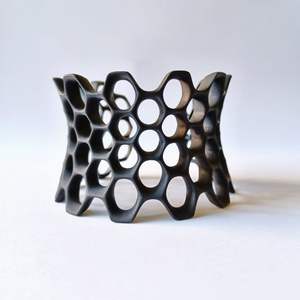 Brazalete de Metal de aleación de Zinc Popular de alta calidad, pulsera bohemia de borde ancho geométrica minimalista exagerada para el verano - Product Image 3