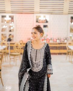 Conjunto Sharara Negro de Lujo, Traje Étnico de Diseñador con Bordado Intrincado y Detalles Completamente Cosidos para Venta al por Mayor - Product Image 4