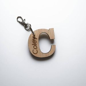 LLavero de felpa lindo alfabético de madera natural colgante de bolso colgante de llavero de coche con letra inglesa de moda - Product Image 3