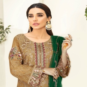 ชุดปาร์ตี้ผ้าชีฟอง3ชิ้นงานปักที่หรูหราทำด้วยมือสำหรับผู้หญิงเสื้อผ้าอินเดียและปากีสถานโดย Ramsha Nayab - Product Image 5