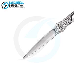 Tijeras elegantes de peluquero de acero inoxidable de grado profesional con mango de corte de diamante para una experiencia de salón Premium - Product Image 6