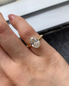 Anillo Solitario de Diamante Ovalado Cultivado en Laboratorio de Lujo, 3.01CT VS1, Oro Amarillo de 18K con Rodio, Certificado IGI, para Compromiso y Bodas - Product Image 1
