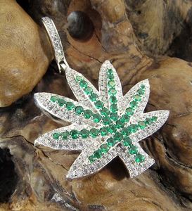 Colgante de hoja de Cannibus de Plata de Ley 925, planta de marihuana helada chapada en rodio, joyería de Hip Hop para hombres con verde y transparente - Product Image 2
