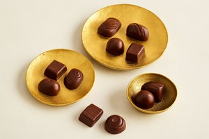 Artisanat décoratif de plateau de service de chocolat en métal avec des finitions argentées conçues pour impressionner, conçues pour durer - Product Image 5