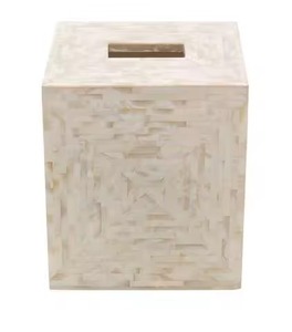 Boîte à mouchoirs de style traditionnel rouge pour décor de bureau à domicile et de table à manger avec un look élégant et une utilisation fonctionnelle quotidienne - Product Image 1