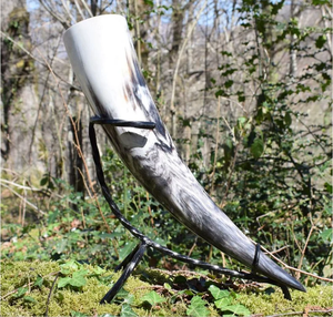 Corne à boire naturelle avec support élégant Corne de Viking décorative ou gobelet à corne à boire Parfait par l'artisanat du croissant - Product Image 6