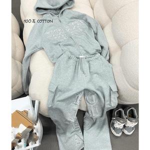 Ensemble de survêtement Patch de détresse pour femmes de haute qualité sweat à capuche court zippé mince et pantalon de survêtement pile hauts courts en gros - Product Image 4