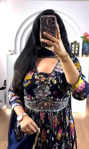Broderie et tissu chinnon imprimé numériquement le long de la robe de couleur noire entièrement flair avec dupatta pour les mariages et les occasions de fêtes - Product Image 3