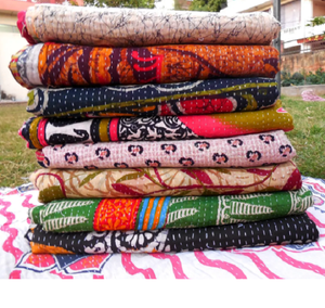 Edredón Kantha Reversible de Algodón Hecho a Mano de Bangladesh Edredones Kantha Estampados Vintage con Costura a Mano Lavable para Uso Hotelero - Product Image 1