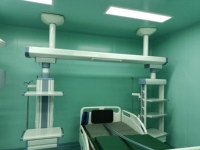 Pont de plafond médical G01 pour séparation sec-humide en USI avec prises gaz et électrique et rotation à 340° pour hôpital