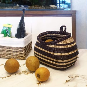 Nuevos artículos de decoración de cocina cesta colgante de paja de algas marinas naturales de dos tonos para almacenamiento en pared - Product Image 3