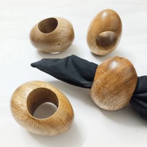 Rond de serviette en bois en forme d'oeuf Support en bois naturel fabriqué à la main pour des paramètres de table élégants Rond de serviette en bois rustique moderne Lot de 4 - Product Image 1