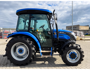Tractor agrícola SOLIS 50 de 50HP 4WD, tractor utilitario diésel con dirección asistida y enganche de categoría II en venta. - Product Image 3