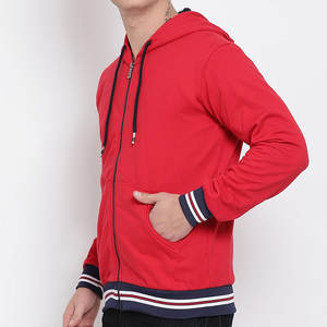 เสื้อฮู้ดผู้ชายถูกสร้างขึ้นมาเพื่อการฝึกกีฬาและการวิ่งทำจากผ้ายืดหยุ่นให้การเคลื่อนไหวที่สะดวกสบายและทันสมัย - Product Image 2