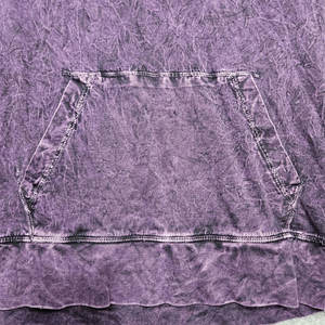 Sudadera con Capucha Morada Lavada al Ácido, Estilo Relajado, Desgastada, Estilo Urbano, con Lavado Mineral - Product Image 3
