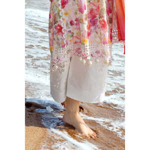 Traje de Muselina Estampada con Bordado Schiffli de 3 Piezas CL-52645 para Mujer, con Dupatta de Encaje Dibujado a Mano, Estilo Elegante hasta la Rodilla, Talla XS - Product Image 6