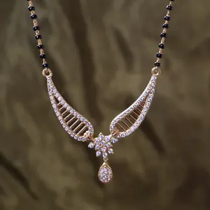 Bijoux de mariage indiens, collier mangalsutra plaqué or avec diamants - Product Image 2
