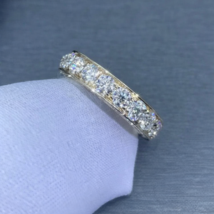 Anillo de Compromiso Unisex de Moda con Moissanita Redonda de 2.98 TCW en Plata de Ley con Engaste Pavé - Product Image 4