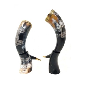 Vente en gros de tasses en corne pour décoration intérieure, cadeau royal, chope à bière décorative en corne de buffle de couleur naturelle. - Product Image 1