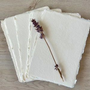 Papel de Algodón Hecho a Mano con Borde Deshilachado, 5x7, Color Marfil, 150 g/m² - Product Image 1