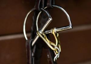 Bocados para Caballos de Acero Inoxidable de Alta Calidad, Boquilla de Goma Suave, Anillo en D, Potencia de Turbina para Montar a Caballo - Product Image 3