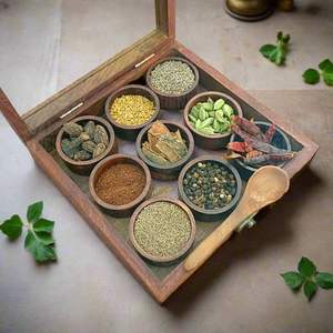 Boîte à épices en bois au look moderne pour un comptoir de cuisine organisé, ajoutant du style et une utilisation pratique - Product Image 6