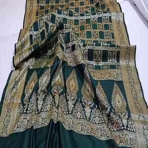 Saris de seda elegantes étnicos de lujo: Estilos de seda y telar manual para mujeres modernas - Product Image 1