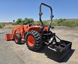 รถแทรกเตอร์ Kubota L3301 33 แรงม้า ขับเคลื่อน 4 ล้อ มือสอง พร้อม PTO ด้านหลังแบบใช้งานต่อเนื่อง มีจำหน่าย - Product Image 1