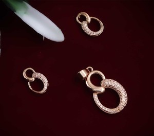 Conjunto de Pendientes de Aro Chapados en Oro Clásico, Acero Inoxidable de Alta Calidad con Piedras de Circonita Cúbica, Estilo Moderno - Product Image 3