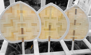 Abanicos de mano de bambú tradicionales con patrón intrincado, coloridos, abanicos de mano de Bambú - Product Image 6