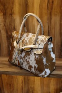 Bolso de mano de piel de vaca occidental para mujer con elegante bolso de hombro con patrón de logotipo de piel de vaca para viajes - Product Image 3