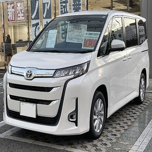 VÉHICULE D'OCCASION PAS CHER 2017 TOYOTAS NOAH SE CVT à vendre Accessoires de voiture TPE 3D Revêtement de voiture pour Toyota Noah/tapis à vendre - Product Image 2