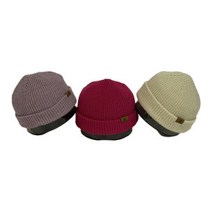 Bonnet en tricot à manchettes courtes avec écusson personnalisé de marque privée en gros Chalutier Docker Crâne Bonnet de pêcheur avec logo pour hommes - Product Image 3