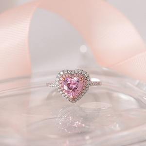 แหวนเพชรทรงหัวใจคุณภาพสูง หรูหรา คลาสสิก เพชรเลี้ยงในห้องปฏิบัติการ ทองคำขาว 18k ทรงแฟนซีคัท VVS2 2 กะรัต แบบ Halo รับรองโดย IGI สำหรับงานแต่งงานและงานเลี้ยง - Product Image 3