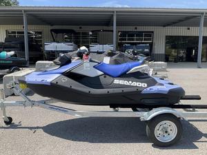 Sea-Doo Spark 2 Rotax 900 ACE 90 CONV 2025 con IBR y Audio, 3 Asientos, 226-300HP - Product Image 3
