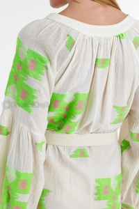 ชุดแม็กซี่เดรสยาวพิมพ์ลายผู้หญิงอินเดีย แขนกว้างพร้อมข้อมือยืดหยุ่น เข็มขัดเอวที่ถอดออกได้ คอวี - Product Image 3