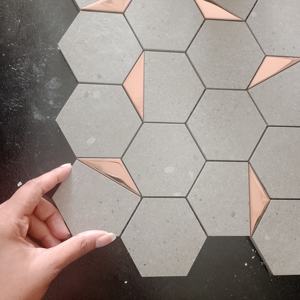 กระเบื้องโมเสคเซรามิก PVD PVD หกเหลี่ยมกันน้ำ73มม. พื้นหลังเคาน์เตอร์เงินสดแบบด้านผนังห้องประชุมร้านค้าภายในห้องน้ำ - Product Image 6
