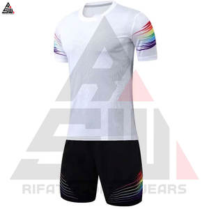 Ensemble de maillot de football personnalisé de haute qualité, respirant, séchage rapide, 100% polyester, col rond, manches courtes, taille adulte - Product Image 5