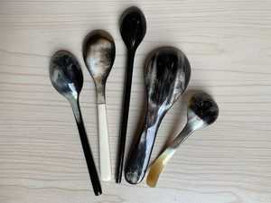 Fourchette à cuillère à salade en corne de buffle de haute qualité faite à la main avec finition polie cuisine Sami artisanat - Product Image 5