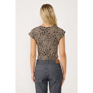 Camiseta corta con estampado de leopardo - Product Image 6
